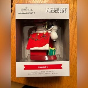 NEW Hallmark Peanuts Snoopy Christmas Ornament